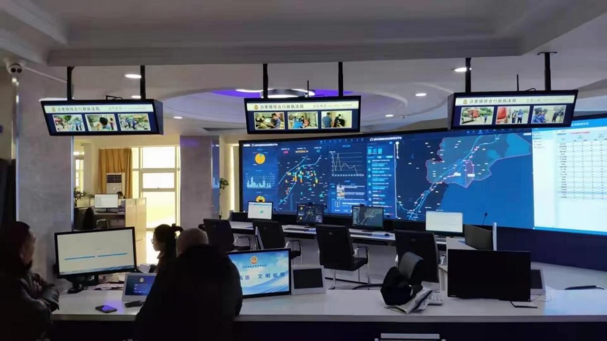 一屏多面，任意分屏！條形智能雙面屏實(shí)現(xiàn)百變布局 